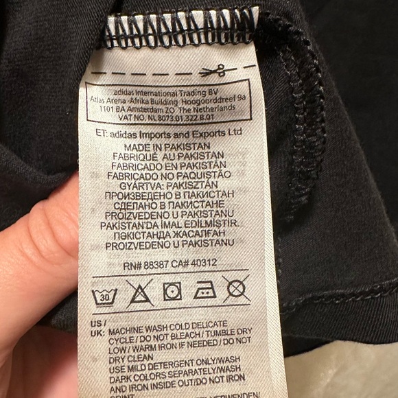 Adidas black tee - Picture 4 of 4